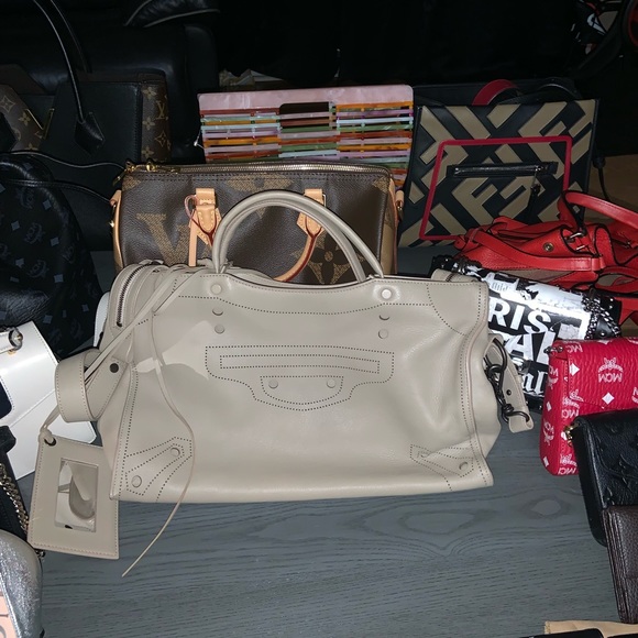 All different name brand bags - Picture 3 of 6